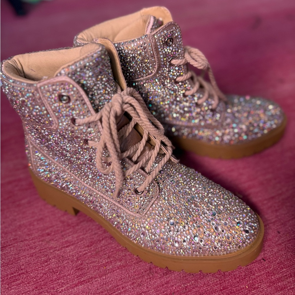 Betsey Johnson Hudson Rhinestone Ankle Combat Boot Bootie Lace Up US 9 Beige AB